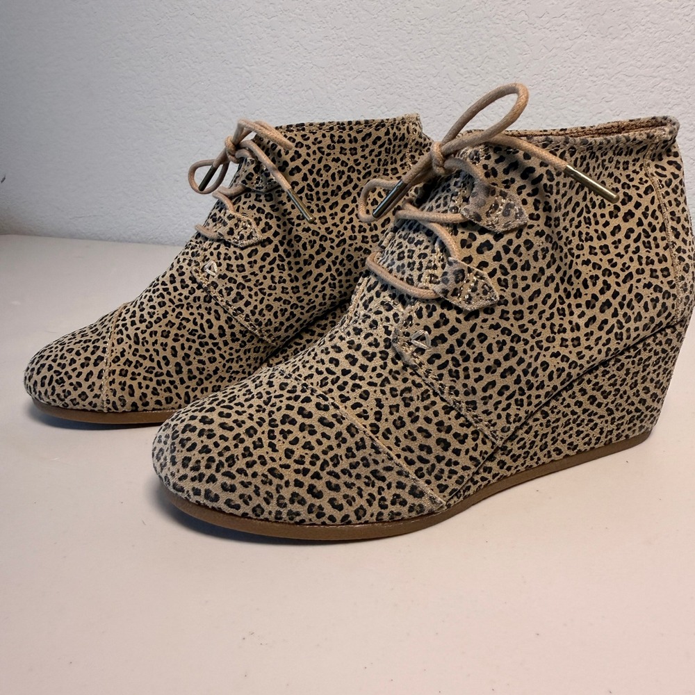 Toms Wedge Booties Leopard Animal Print Womens 9.5 Lace Up Desert Boots